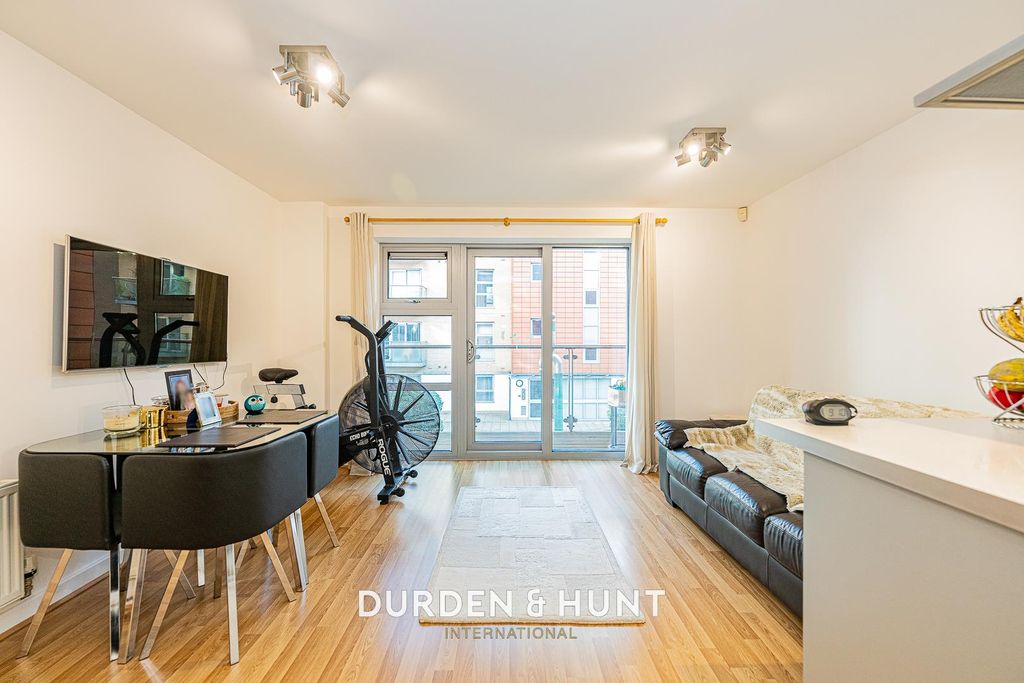 Property photo 2 of 15 Queen-18.Jpg