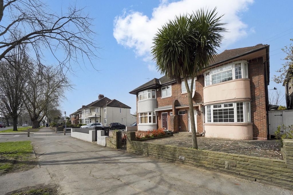 Property photo 2 of 19 Exterior.