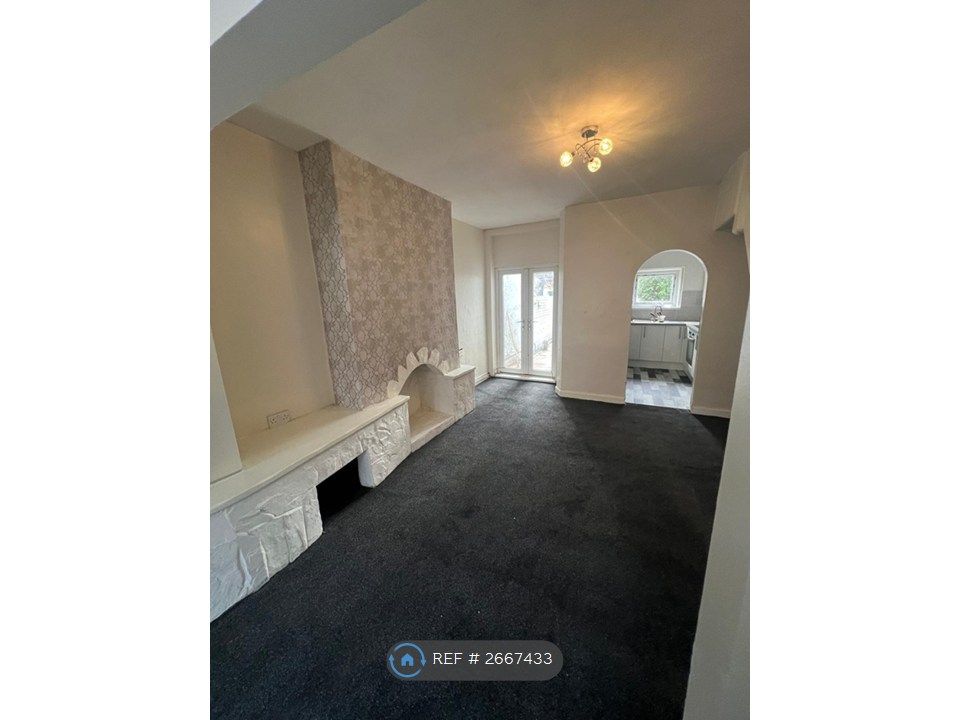 Property photo 3 of 9 Dining Room