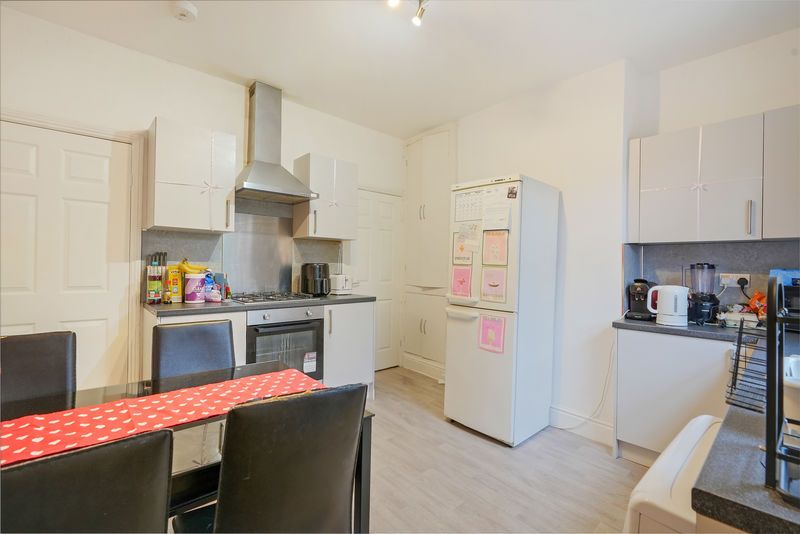 Property photo 2 of 21 Dining Kitchen