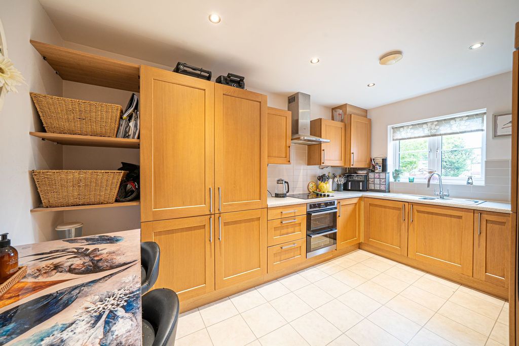 Property photo 3 of 24 Kitchen/Breakfast Room