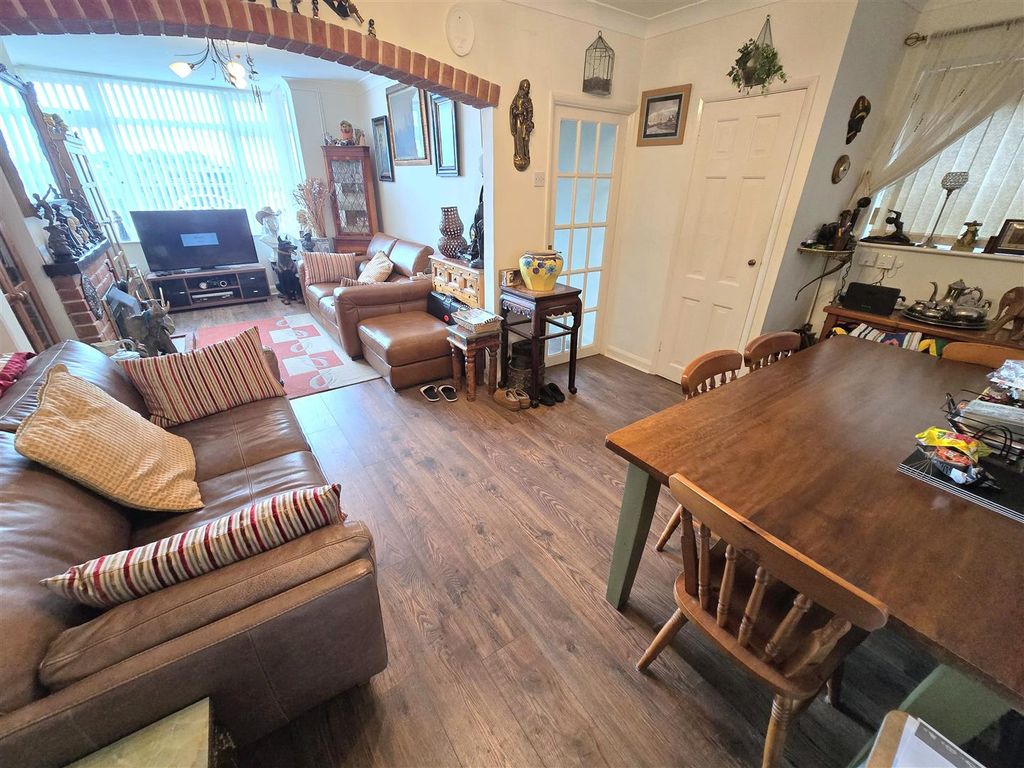 Property photo 2 of 14 Lounge/Diner