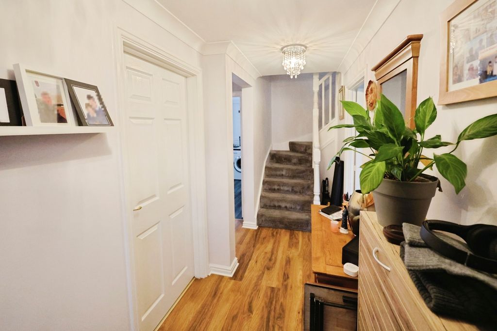 Property photo 2 of 27 Pbox-Img.Jpg