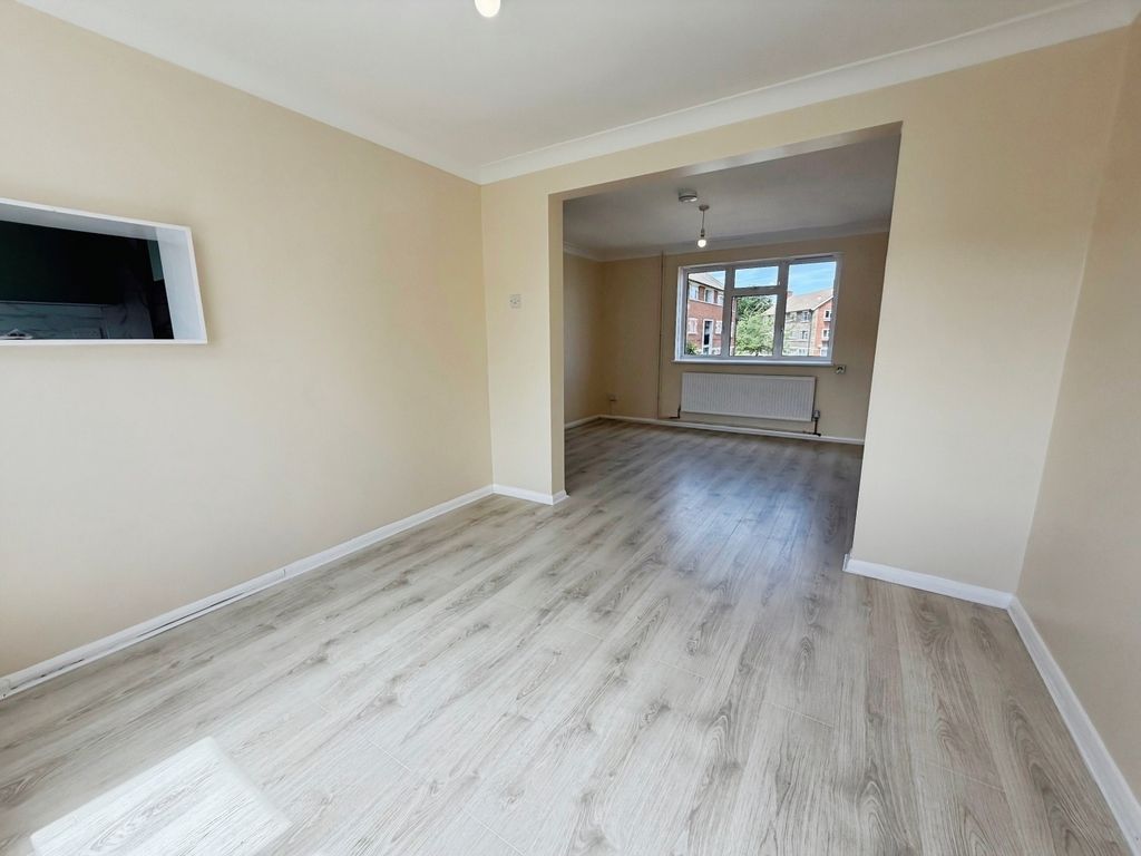 Property photo 3 of 12 60B7Bf1A-Img_3751