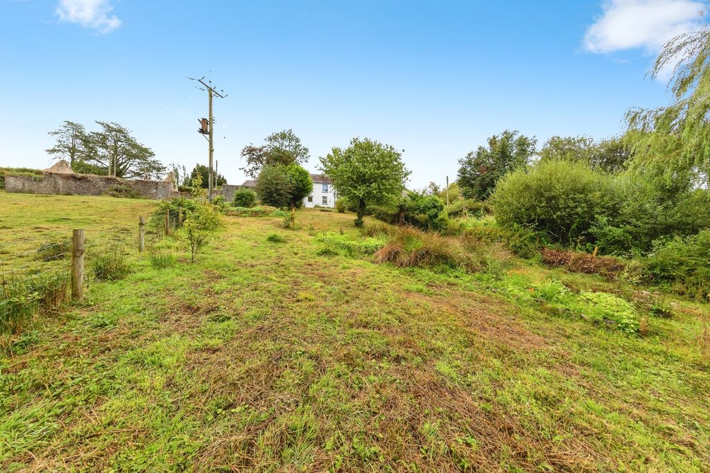 Property photo 2 of 17 Photo