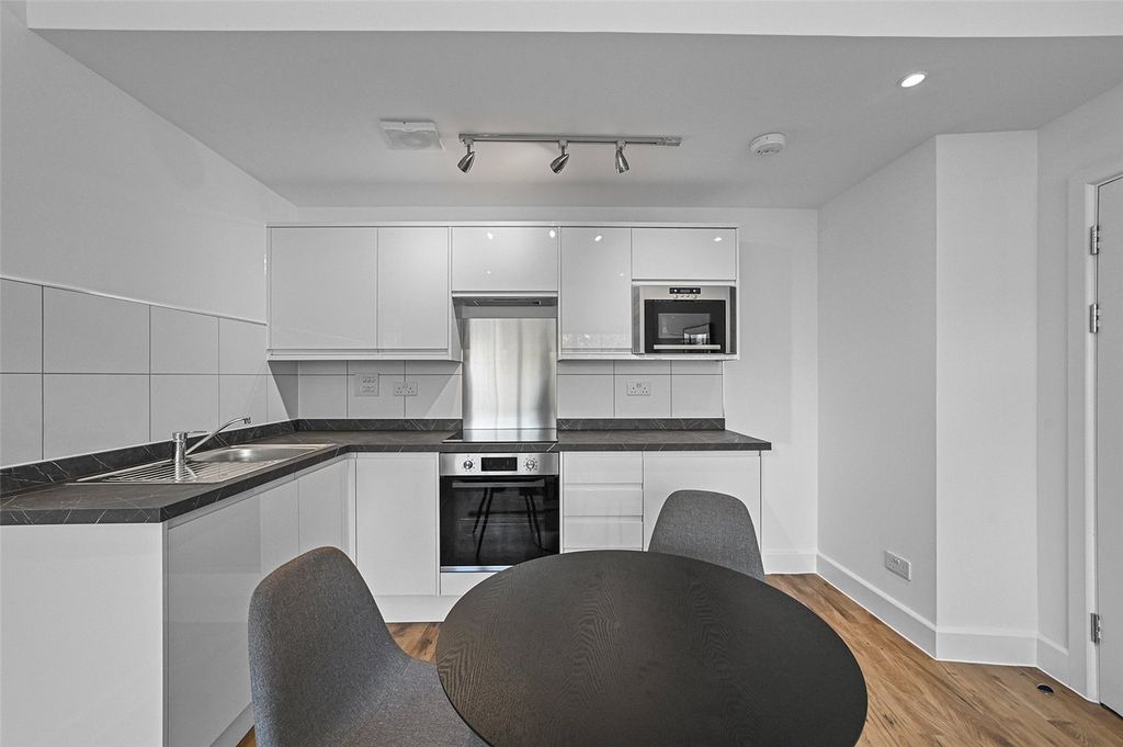 Property photo 2 of 10 Reception/ Kitchen