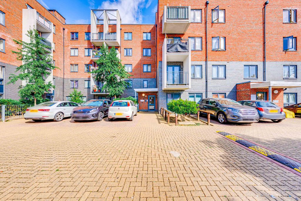 Property photo 2 of 24 A7S09819Hdr