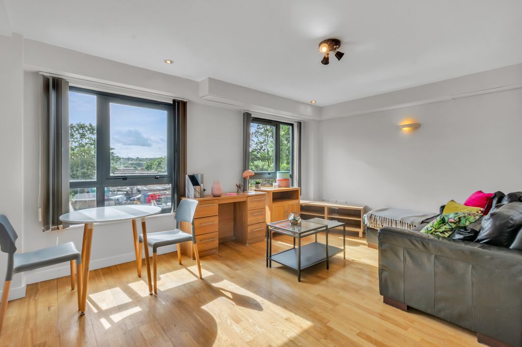 Property photo 2 of 6 Property Photo