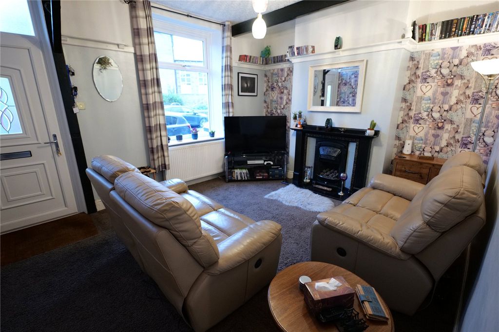 Property photo 3 of 17 Living Room