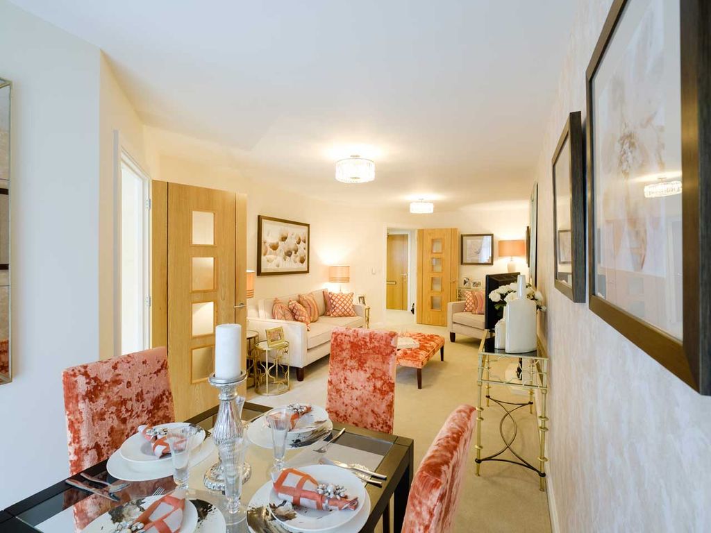 Property photo 3 of 18 Living Room