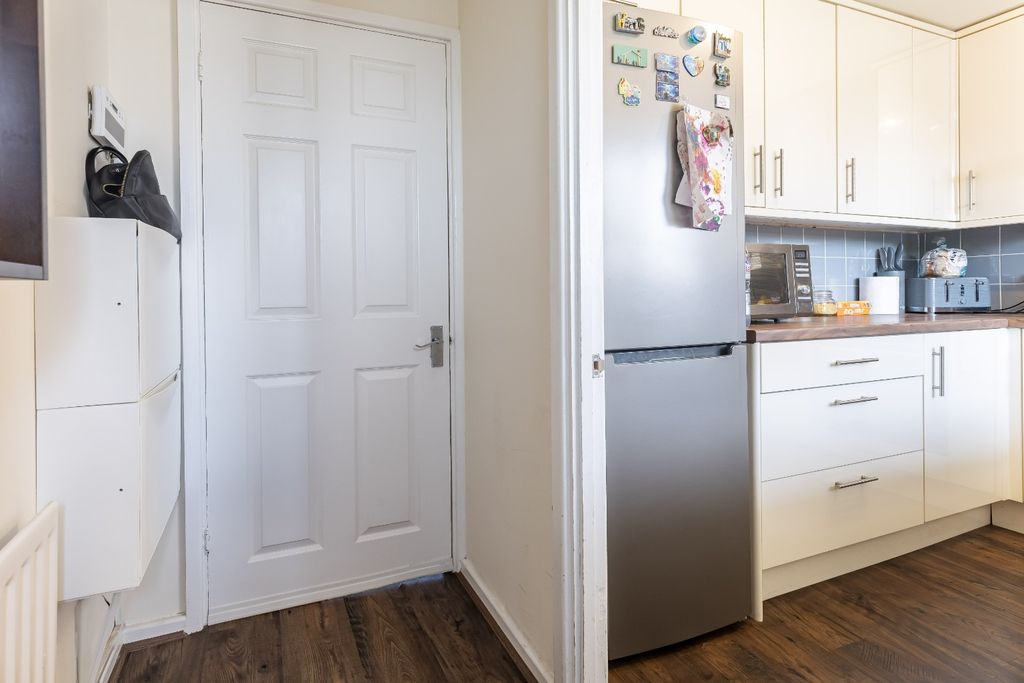 Property photo 3 of 10 4189034