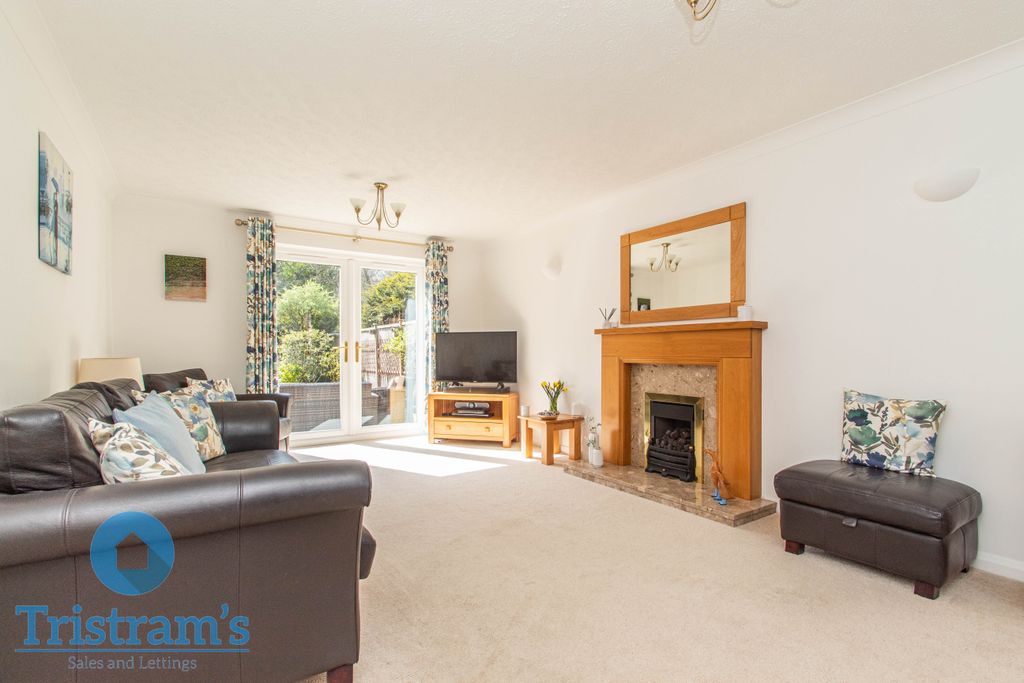 Property photo 2 of 33