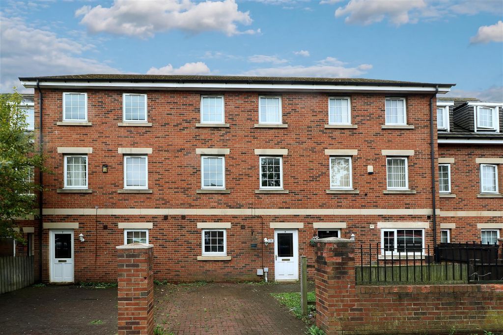 Property photo 1 of 10 External
