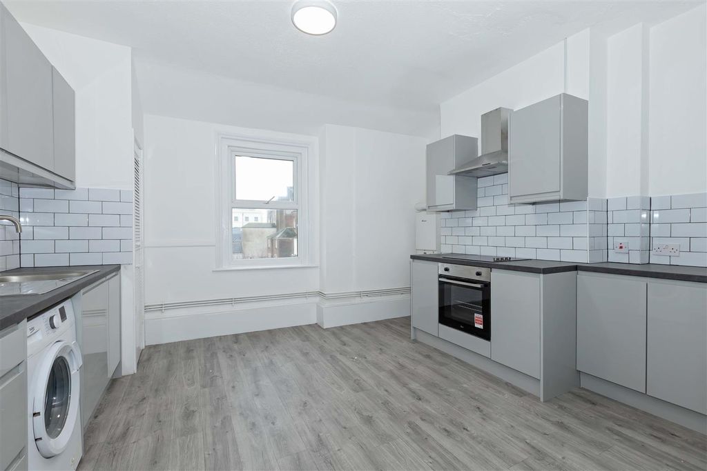 Property photo 3 of 10 West St_3.Jpg