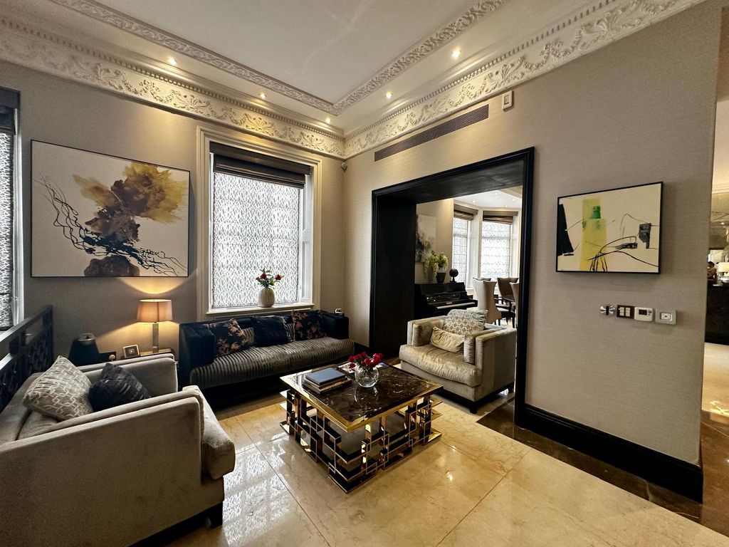 Additional image 5 of 4 bed flat to rentPark Lane, London W1K