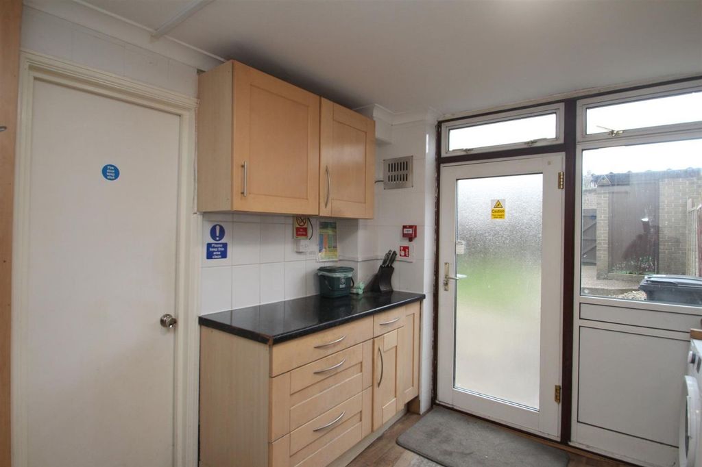 Property photo 3 of 15 Kitchen