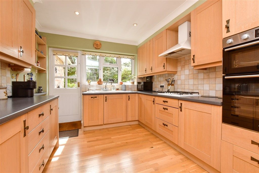 Property photo 3 of 25 Kitchen