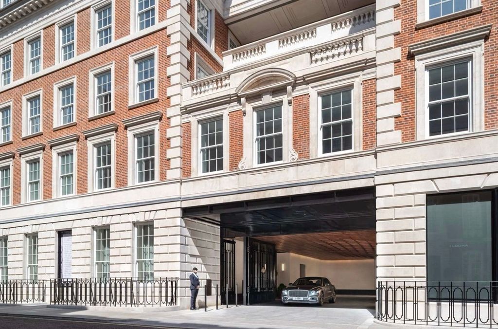 Property photo 2 of 18