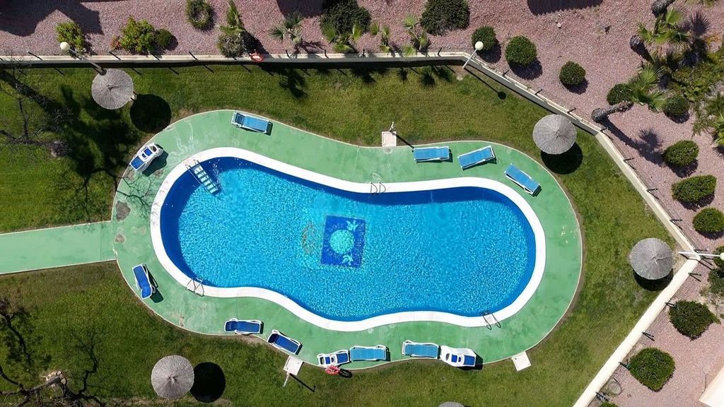 Property photo 2 of 25