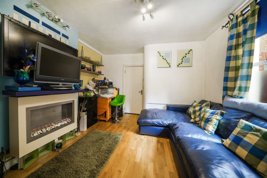 Property photo 2 of 9