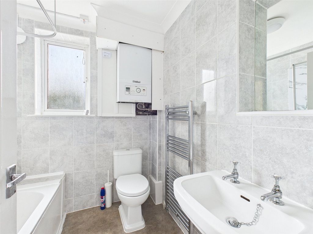 Property photo 3 of 10 Bathroom