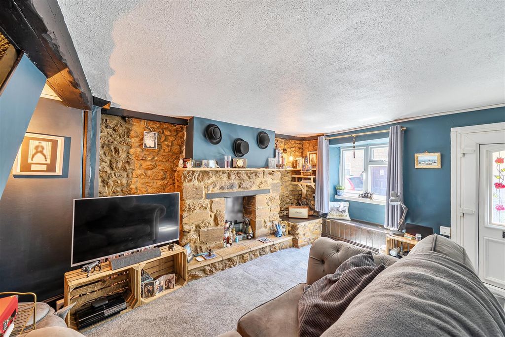 Property photo 3 of 12 Sitting Room