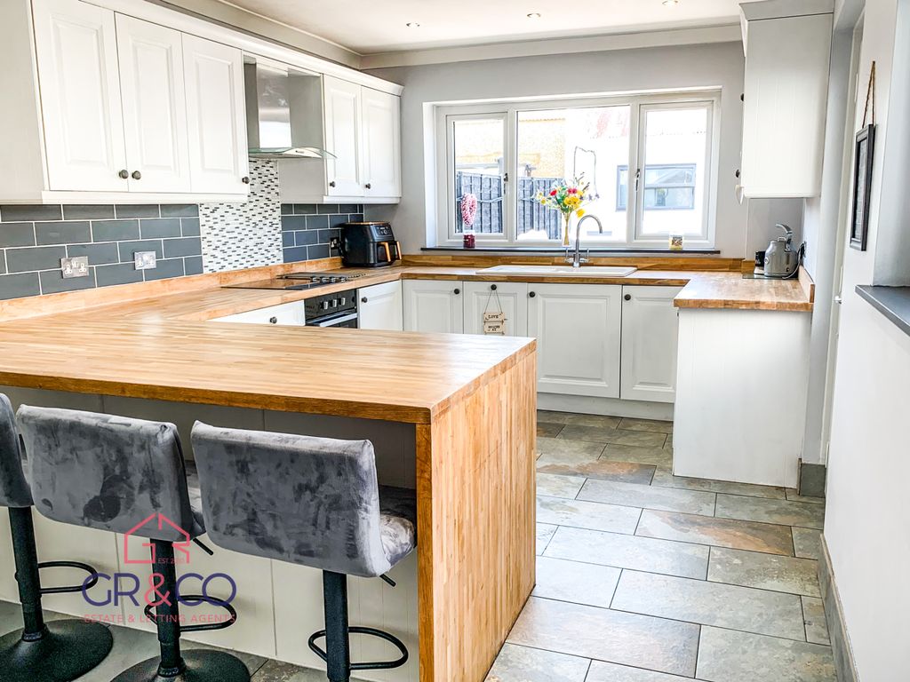 Property photo 2 of 45 Kitchen / Breakfast Room