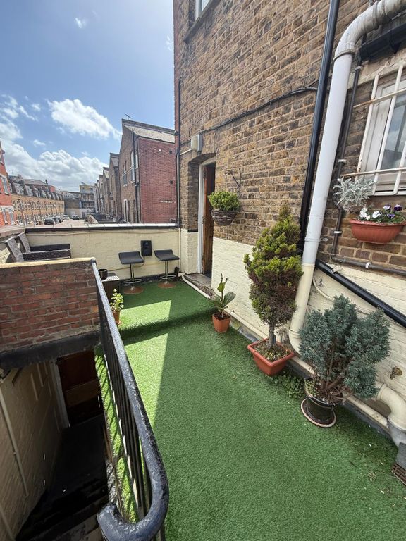 Property photo 3 of 6 Gallery