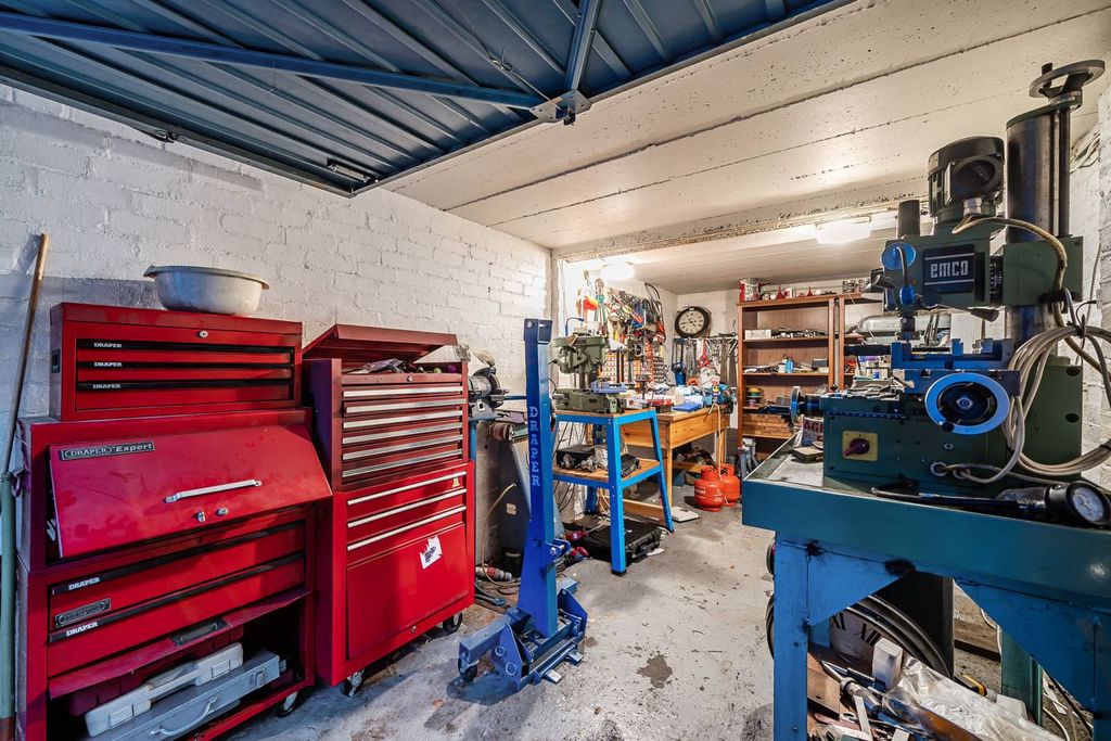 Property photo 1 of 4