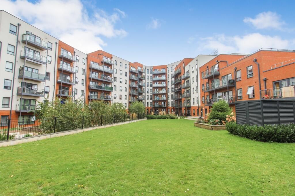 Property photo 1 of 3 Light &amp; Airy Furnished One-Bedroom Modern Apartment