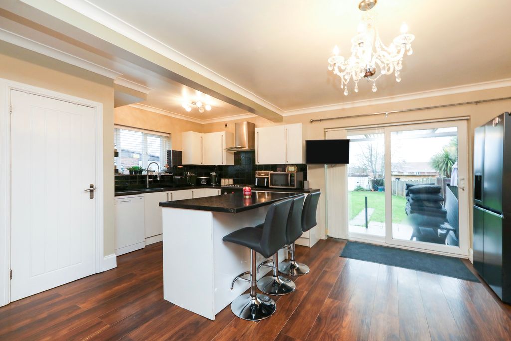 Property photo 3 of 17 8G9A3248