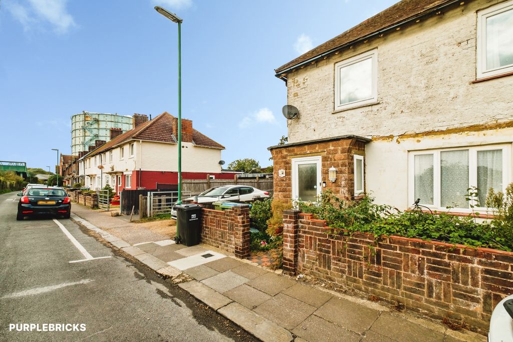 Property photo 2 of 42
