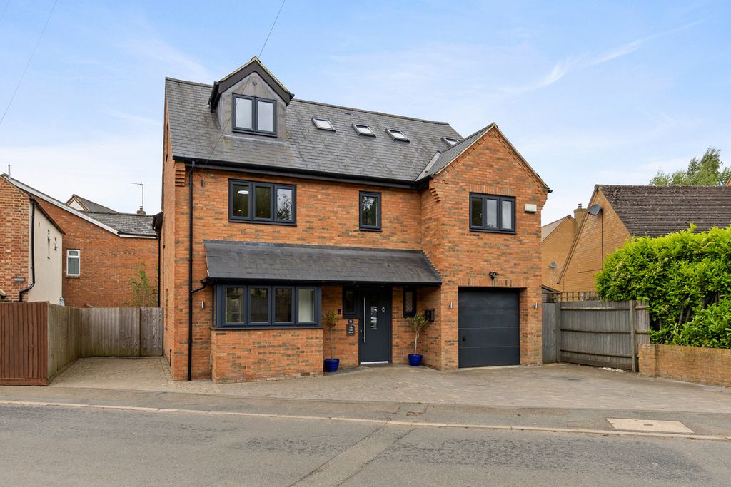 Property photo 1 of 27