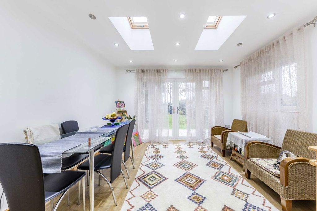 Property photo 3 of 8