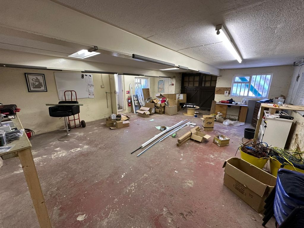 Property photo 2 of 5