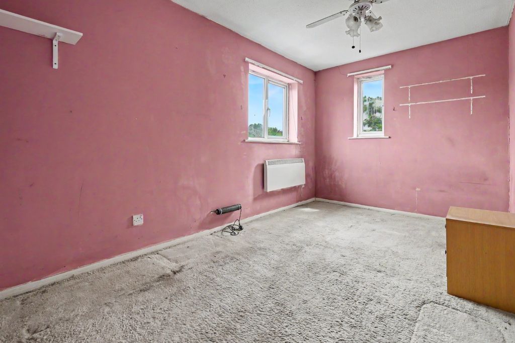 Property photo 3 of 9 4819655