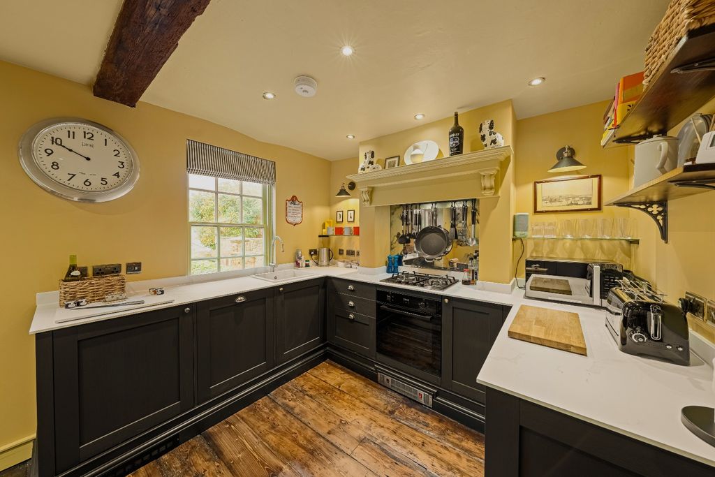 Property photo 3 of 35 4618775