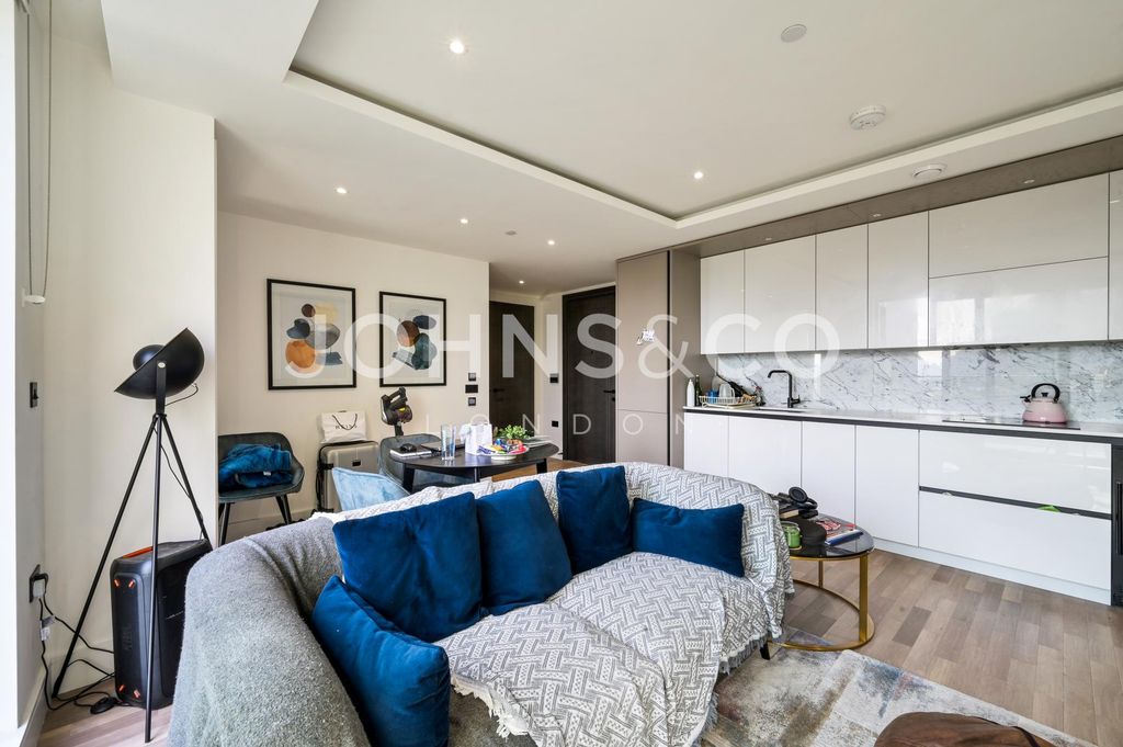 Property photo 2 of 11