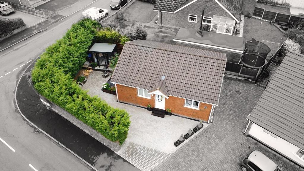 Property photo 2 of 16 1Ca50F3C-1220-4916-B9C8-Af3467Fb7A41.Jpg