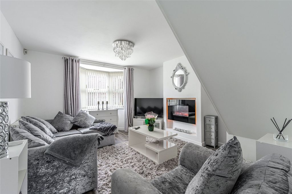 Property photo 2 of 17 Picture No. 24