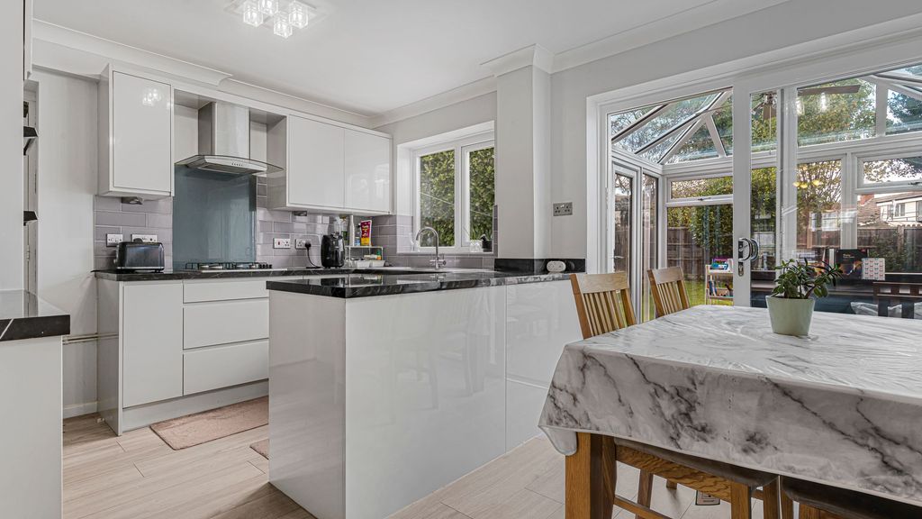 Property photo 2 of 25