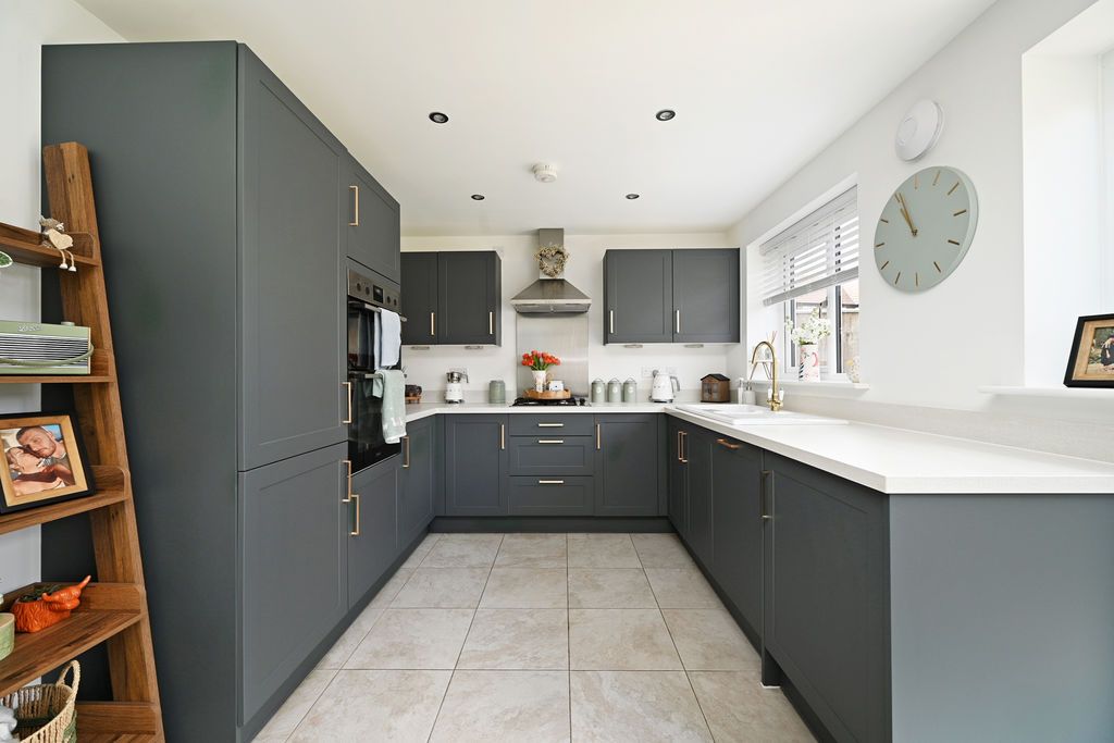 Property photo 3 of 39 Kitchen