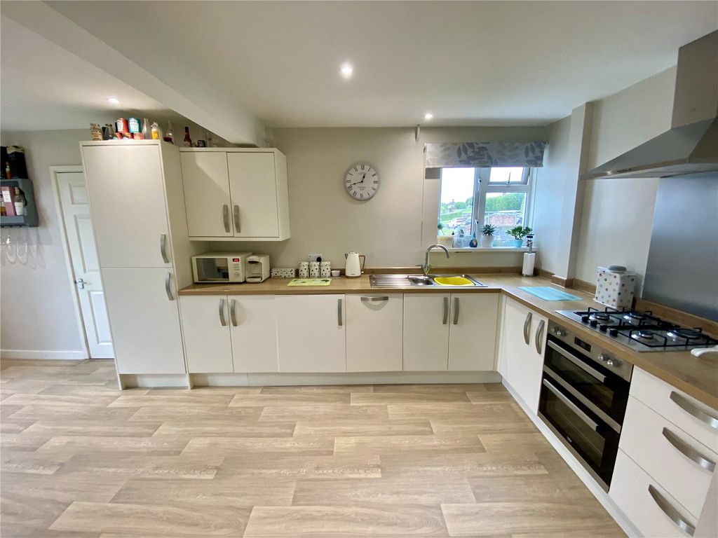 Property photo 3 of 23 Picture No. 11