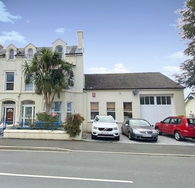 Property photo 2 of 12