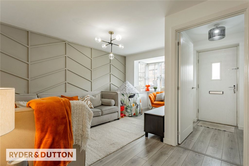 Property photo 2 of 19 Lounge