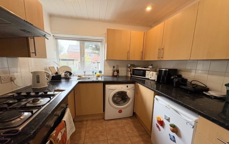 Property photo 2 of 10 Kitchen (2)