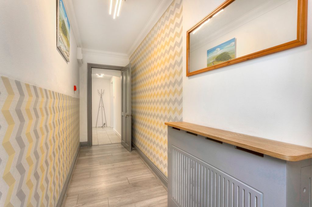 Property photo 3 of 13 Scf242bt1009