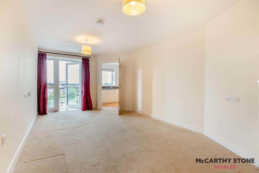Property photo 2 of 15 8607256-Interior07.Jpg