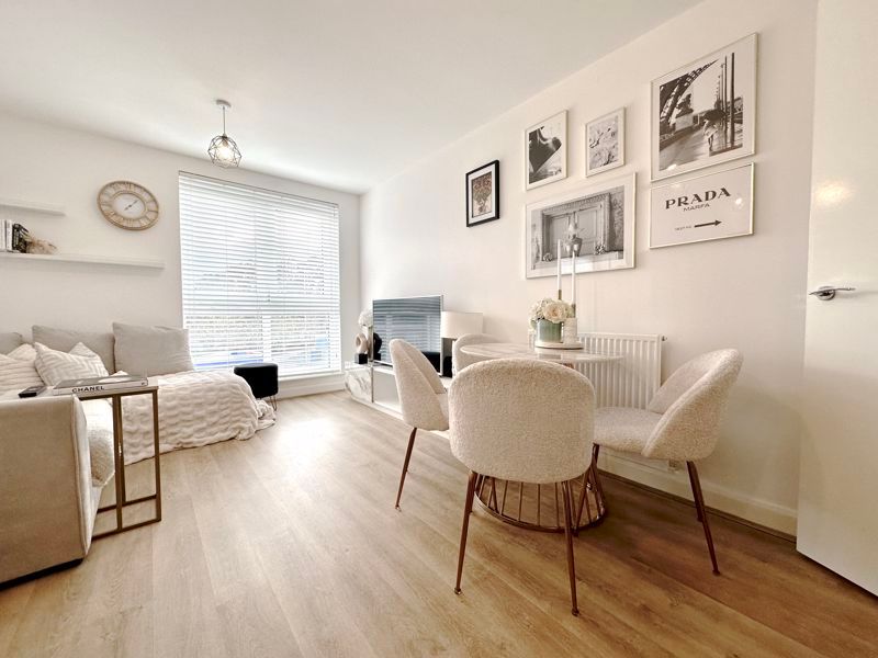 Property photo 1 of 7 Lounge/Diner