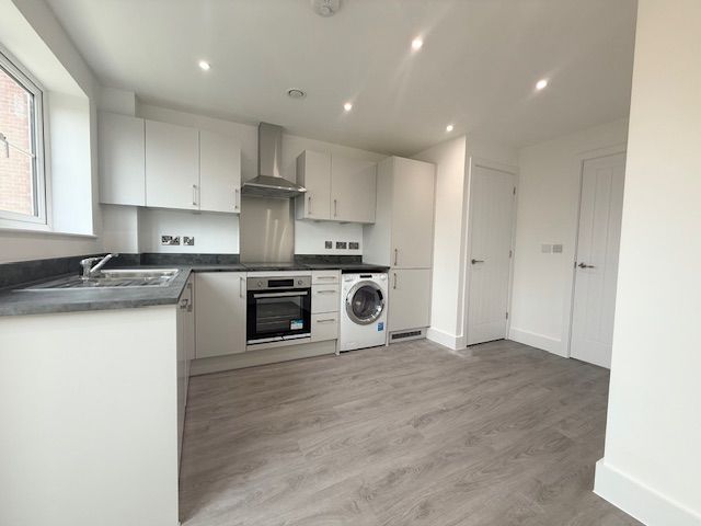 Property photo 3 of 11 Kitchen